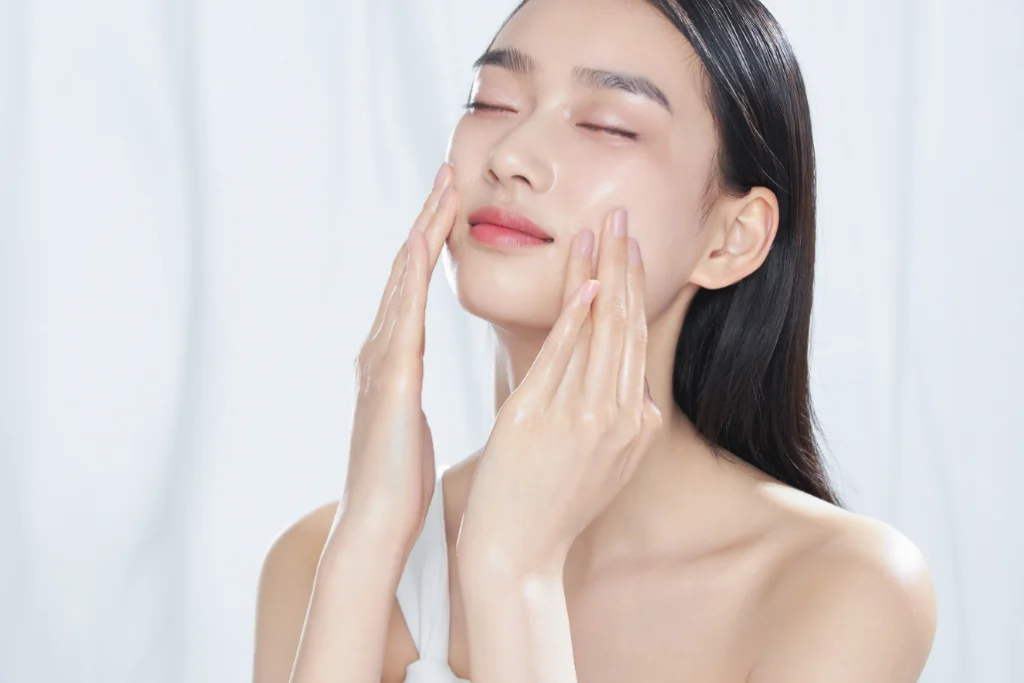 Phác Đồ Dưỡng Nhan Tối Giản Cho Phụ Nữ 25+: Kết Hợp Sắt & Collagen Đúng Cách